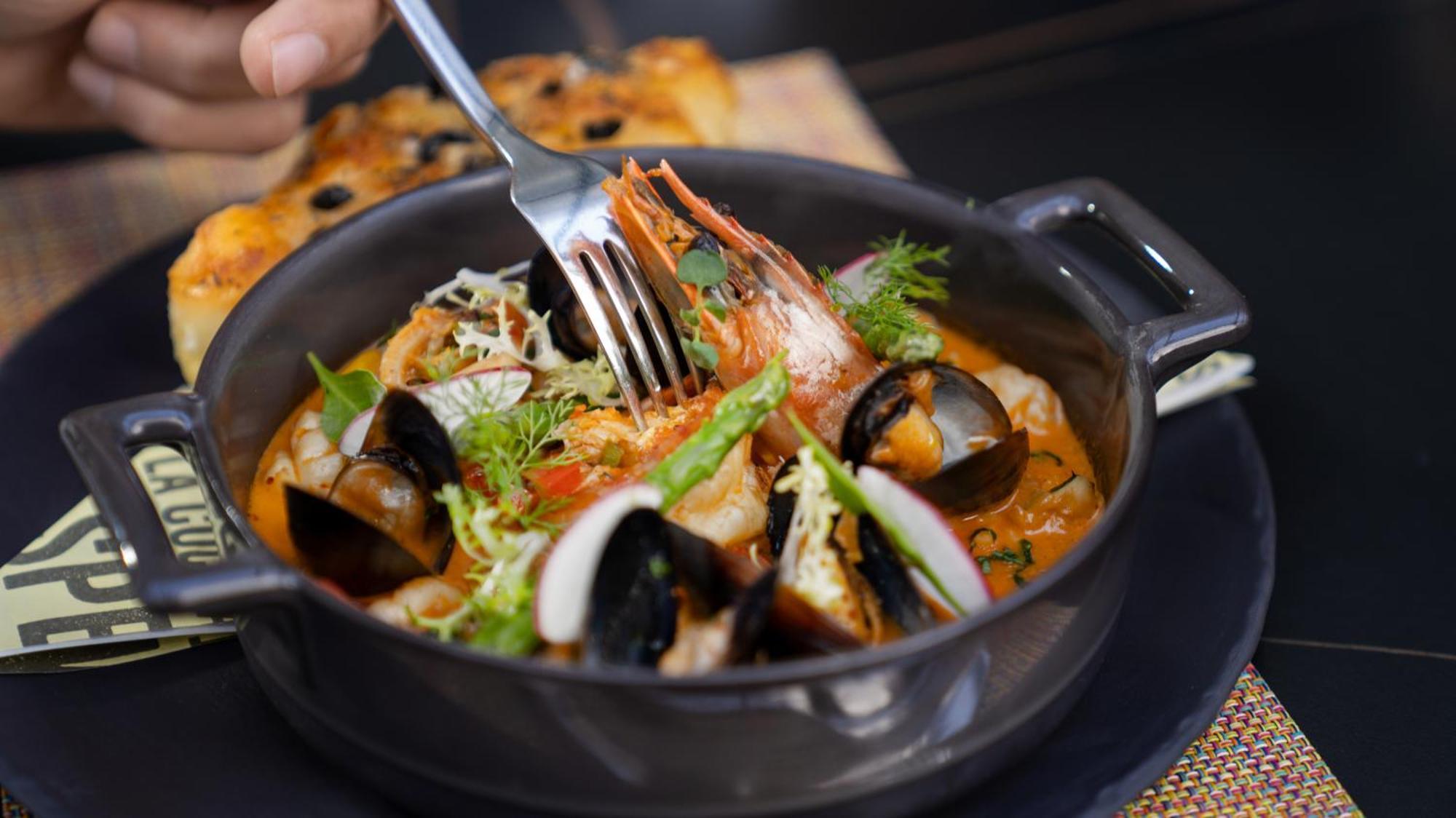 The Abdali Boulevard Hotel Амман Екстер'єр фото Thai seafood curry