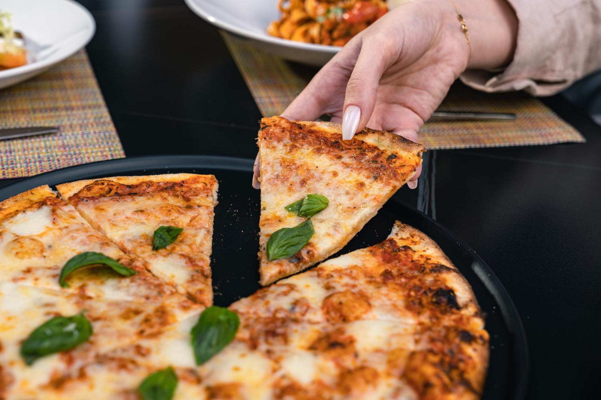 The Abdali Boulevard Hotel Амман Екстер'єр фото Pizza