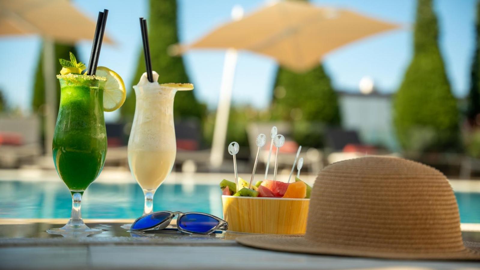 The Abdali Boulevard Hotel Амман Екстер'єр фото Poolside at the hotel