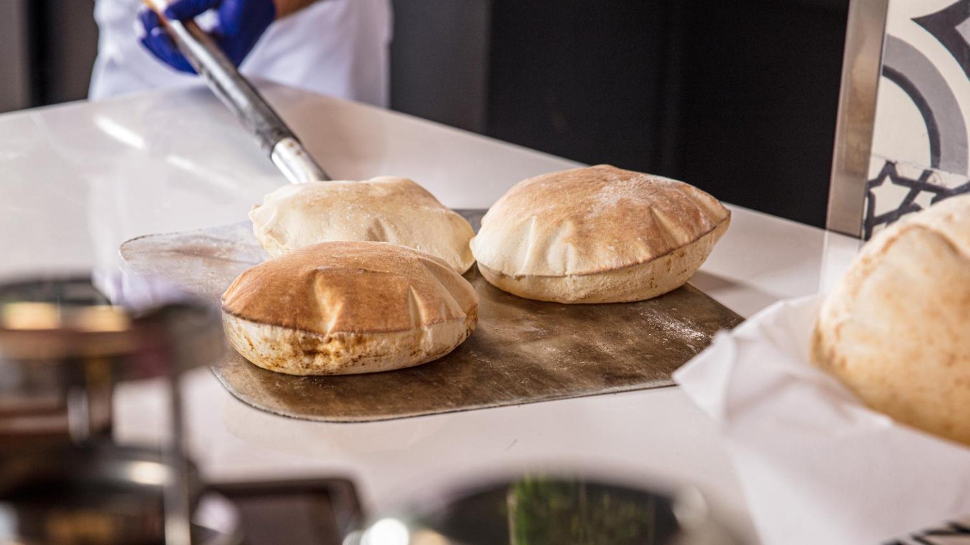 The Abdali Boulevard Hotel Амман Екстер'єр фото Pita bread