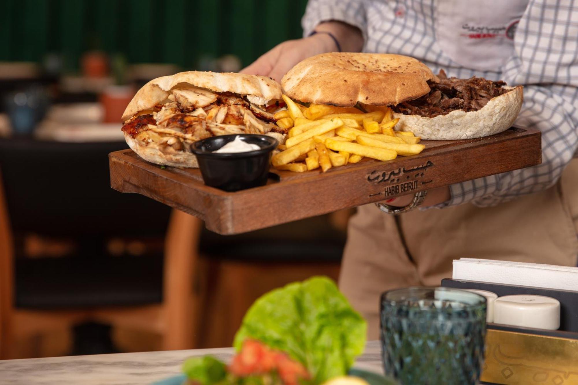 The Abdali Boulevard Hotel Амман Екстер'єр фото A shawarma
