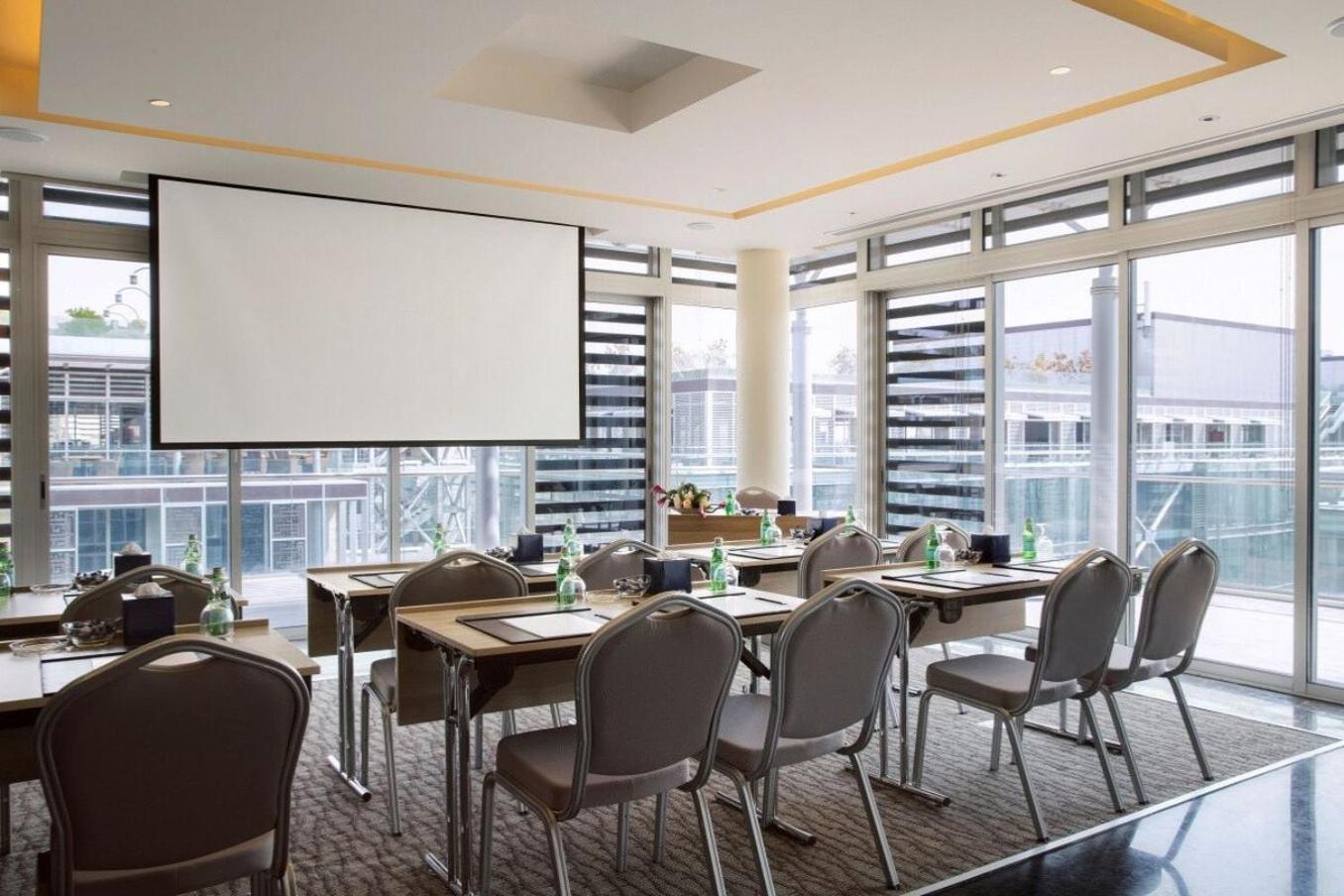 The Abdali Boulevard Hotel Амман Екстер'єр фото Meeting room