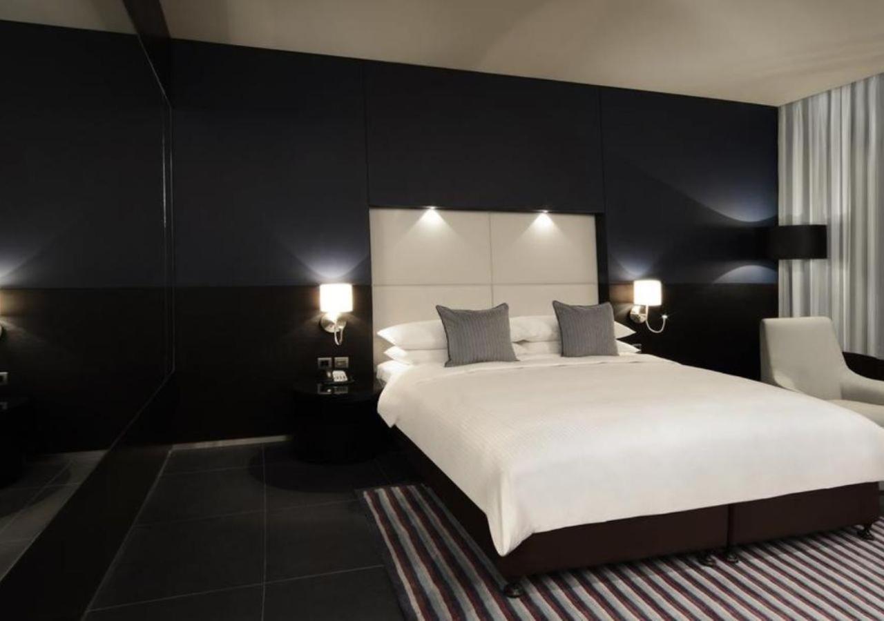 The Abdali Boulevard Hotel Амман Екстер'єр фото A bedroom at the hotel