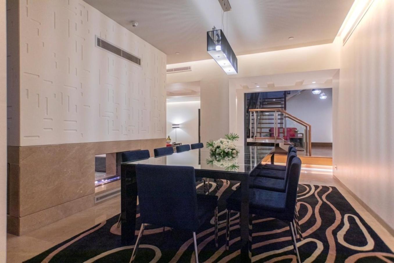The Abdali Boulevard Hotel Амман Екстер'єр фото The interior of a suite at the hotel