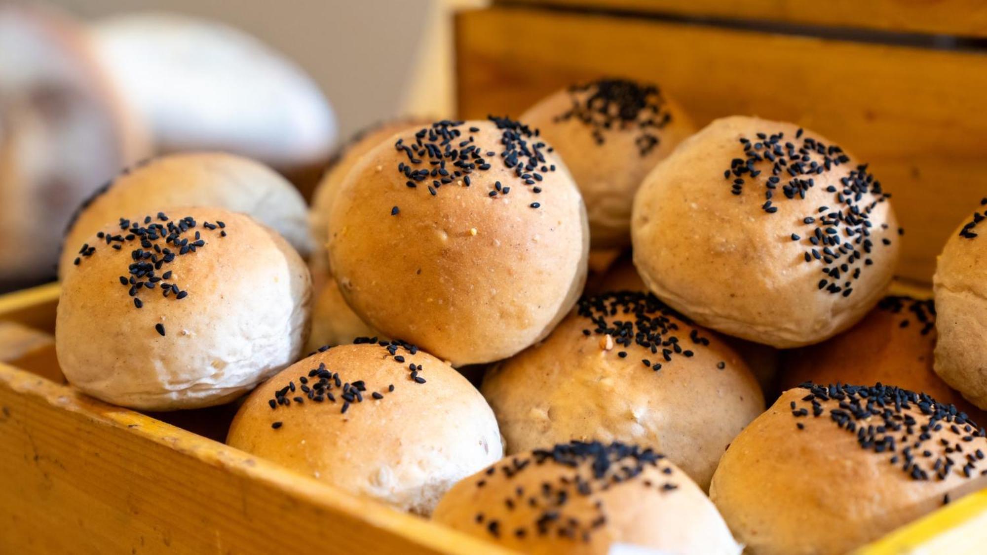 The Abdali Boulevard Hotel Амман Екстер'єр фото Buns with sesame seeds
